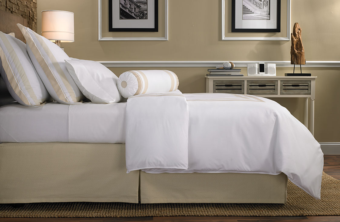 https://www.shopmarriott.com/images/products/v2/lrg/Marriott-block-print-bed-bedding-set-MAR-101-BP_2_lrg.jpg